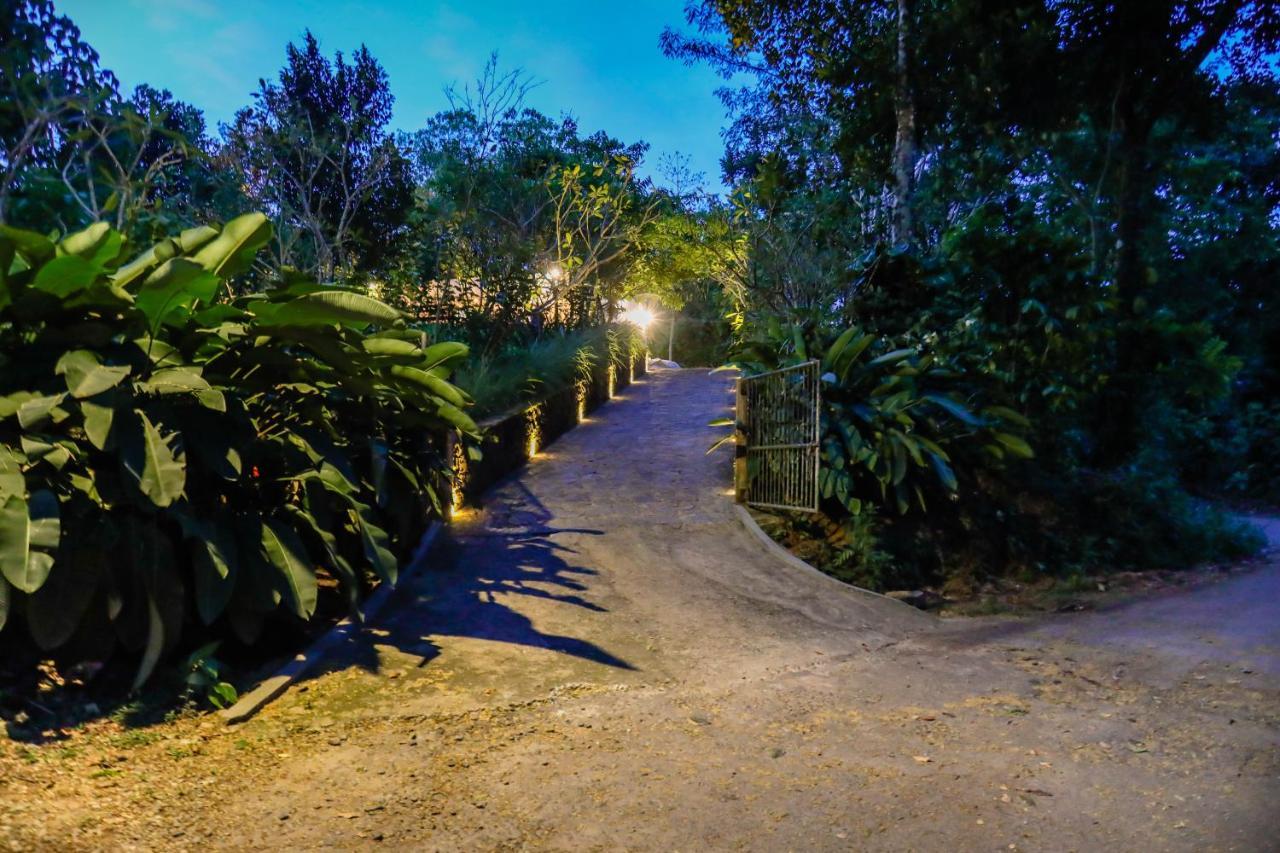 Tranquilisle Hotel Канди Екстериор снимка
